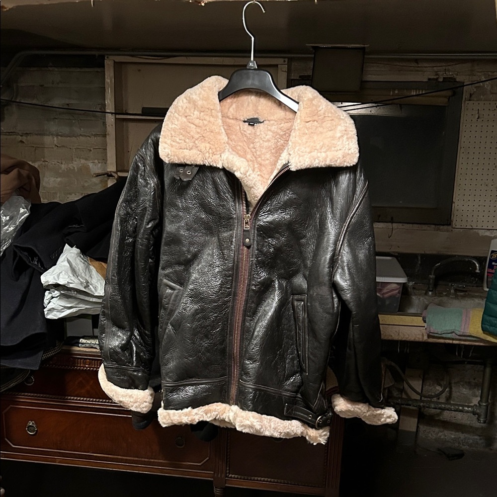 Cabela’s leather shearling bomber EUC men’s Large Tall dark brown cream